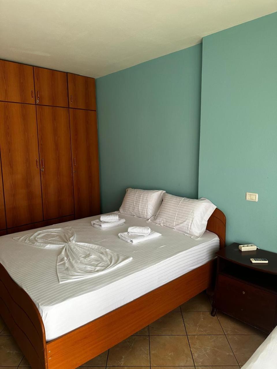 Boni Apartments Himare Esterno foto